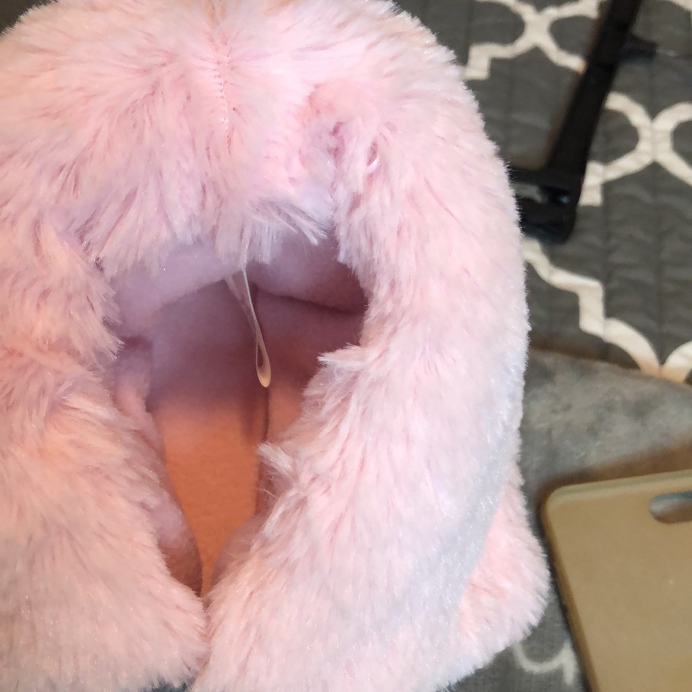 NWOT VERY SOFT SLIPPERS. PINK AND GRAY - Picture 2 of 6